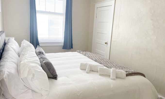 Evansville Apartment | The Harrison F/Steps from Riverfront EVV 1BR/1BA Downtown Apartment