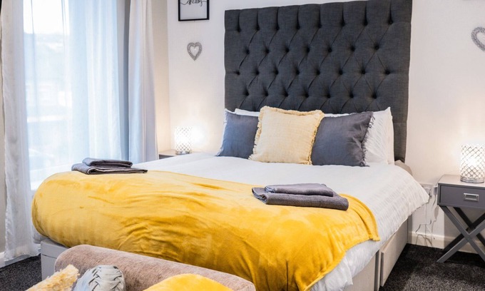 Kirkheaton Apartment | The Hayy Stay at DealHouse