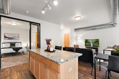 Downtown Minneapolis House | The Hazel Free parking, Gym, Fast WIFI, Central