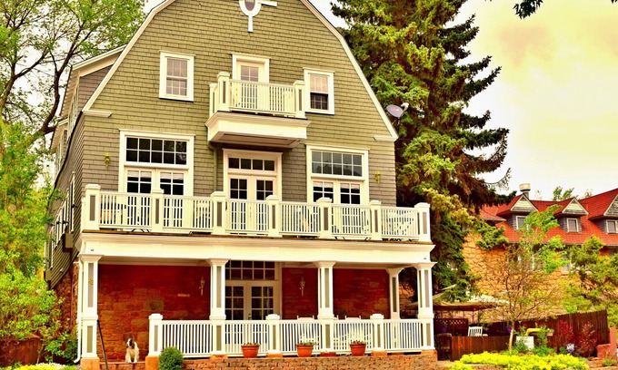 Manitou Springs Historic District Apartment | The Heart of Manitou Springs. Award-winning. Luxurious. Romantic. 2nd Floor West