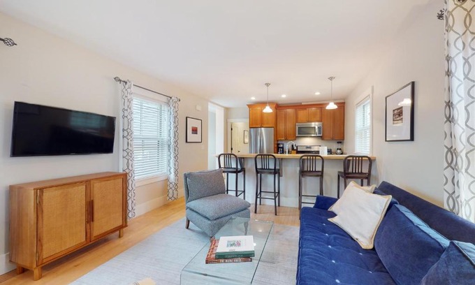 West End Apartment | The Heart of the West End #4