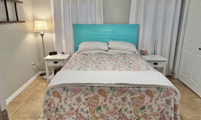 Lake Helen Cottage | The Hidden Gem in historic Lake Helen. Next to Cassadaga & downtown Deland.