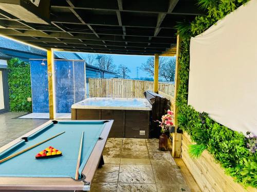 Newmilns Villa | The Hideaway - Farm Stay with hottub, pool table and outdoor cinema