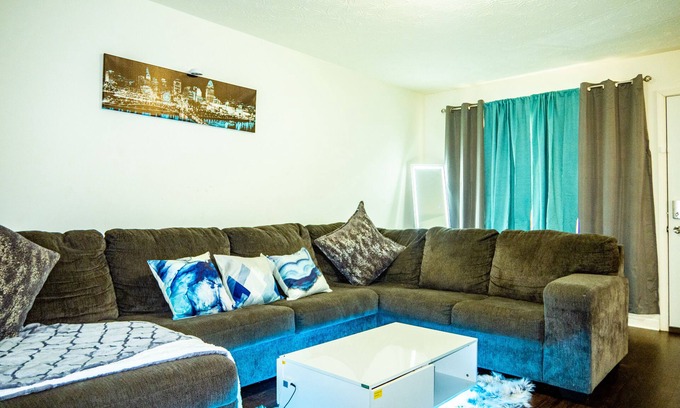 Cincinnati House | The Hideaway Lighthouse - 5 mins from Dtw Cincy