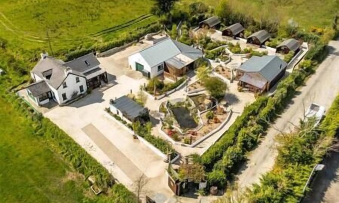 Muff House | The Hideaway Muff - Shore House and 4 Eco Pods