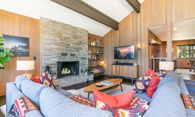 Lake Forest House | The Hideout at Dollar Point - Private Hot Tub, Lake View, Recently Renovated