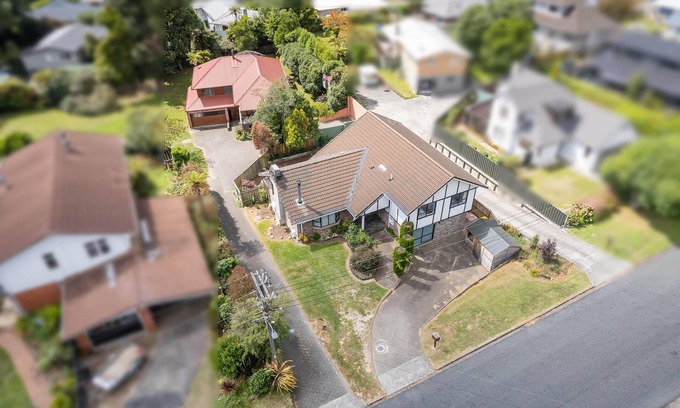 Lynmore House | The Hiltons | Two Houses, One Site with Spa Pools