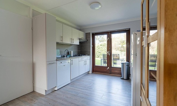 Ouddorp House | The holiday home “Zuiderdiep 2” is located in the front part of the North Sea Park. It is a family friendly and dog friendly cozy and spacious house with a large enclosed garden.