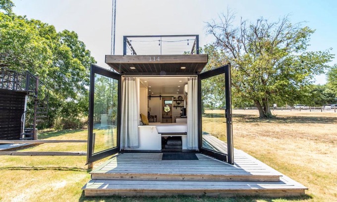 Waco House | The Honeycomb-Tiny Container Home 12 Min. to Magnolia/Baylor