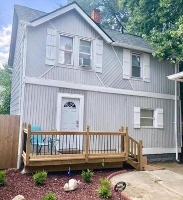 Detroit - Shoreway House | The House Hotels - W45th Backhouse - Ohio City