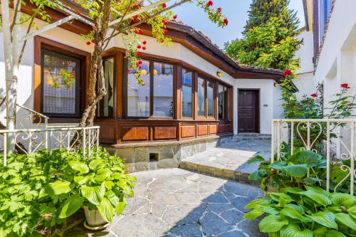 Plovdiv Old Town House | The House With The Piano