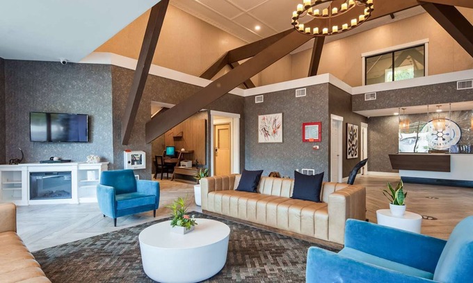 Middletown House | The Hub Middletown | An Elegant Boutique Hotel in New Jersey