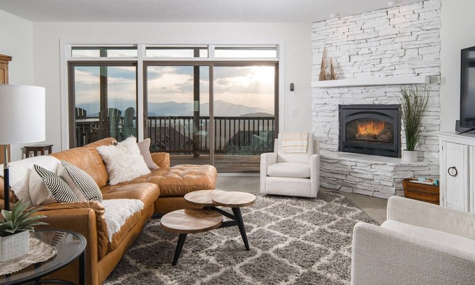 Sugar Mountain Condo | The Hydeout - 2 bedroom mountain retreat with serene views