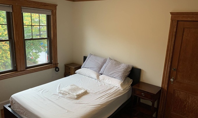 Oak Square Bed & Breakfast | "The In & Out Room" at TPH - Boston