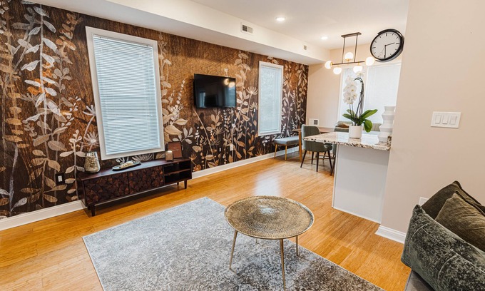 Newton Highlands Apartment | The Inn at Newton Highlands, Suite 2, Apartment-Hotel