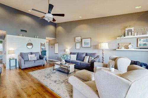 Highland Lake Estates Apartment | The Island on Lake Travis #1307
