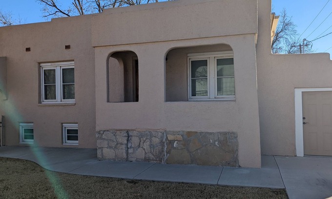 Carlsbad House | The Jalapeño- Historic Adobe Home in Walkable Area