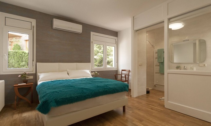 Lleida Bed & Breakfast | The jardin de l'avet, a unique villa in the center of the city