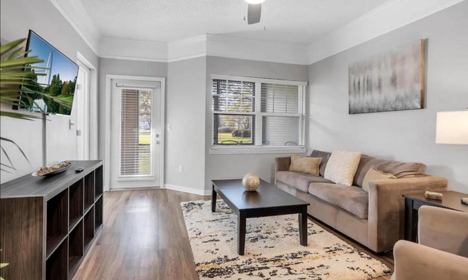 Southside Apartment | The Jax Retreat with On-Site Gym, Near St Johns Town Center & Mayo Clinic