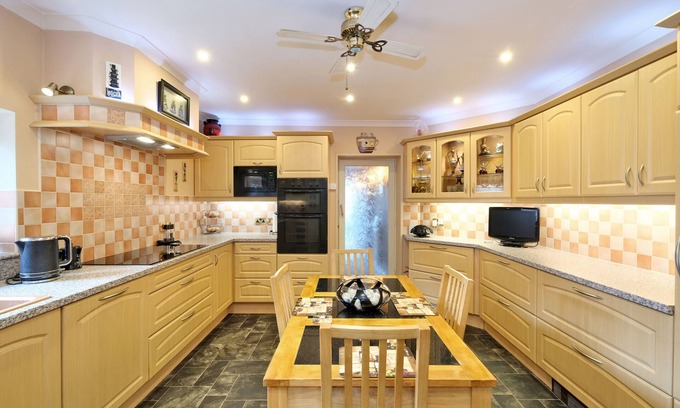 Central Aberdeen House | The Jays Guest House