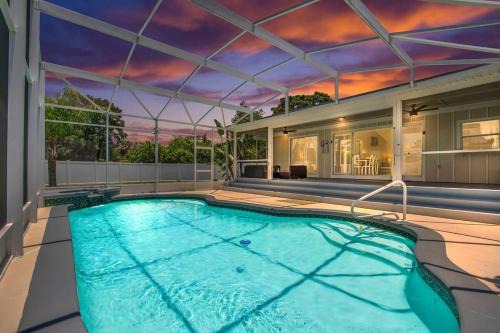 Poinciana House | The Key House Large Pool & Backyard