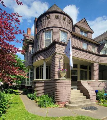 Downtown Toledo Bed & Breakfast | The Kings Throne Inn and Guest House
