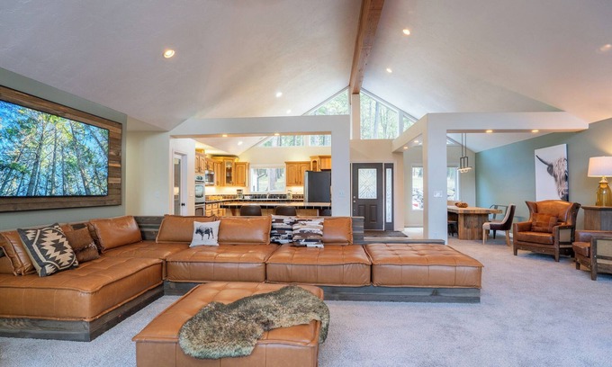 Lyle House | The L77 Ranch Hide-Out: A Forested Stay in Lyle, WA