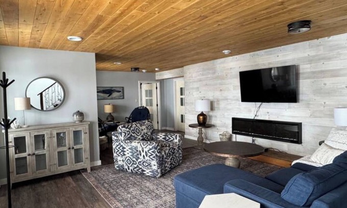 Rossport House | The Lakehouse on Nicol Island