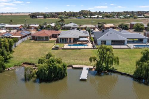 Yarrawonga House | The Lakehouse on Rosemary