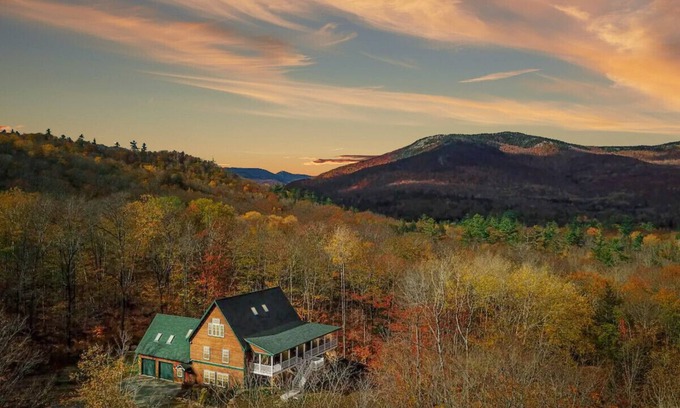 Bartlett House | The Ledges Estate | 4100 ft.² Luxe Mountain Home