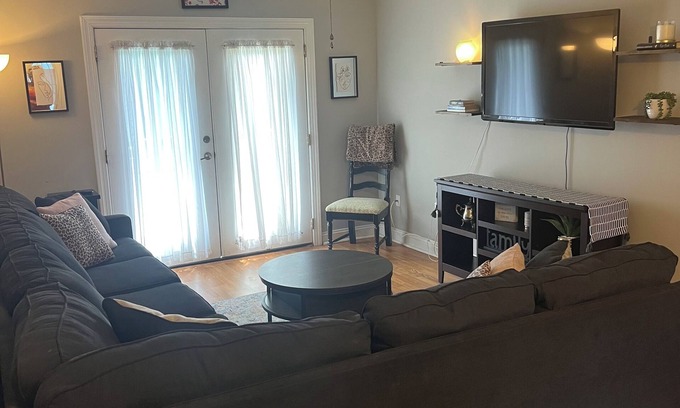 Leland House | The Lewis House, Charming 3-bedroom house with WiFi and AC in lovely Leland.