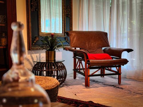 High Springs Apartment | The Lilly- Enchanting Downtown Studio