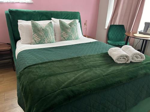 Broadstone House | The Lily Pad near Poole Dorset Self contained private entrance and free parking