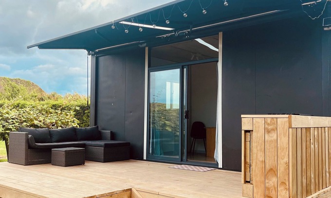Tauranga Cabin | The Little Getaway - a night in the vines.