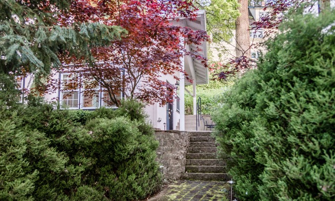 Fairmont House | The Little Pink House .a Lovely University Hideaway
