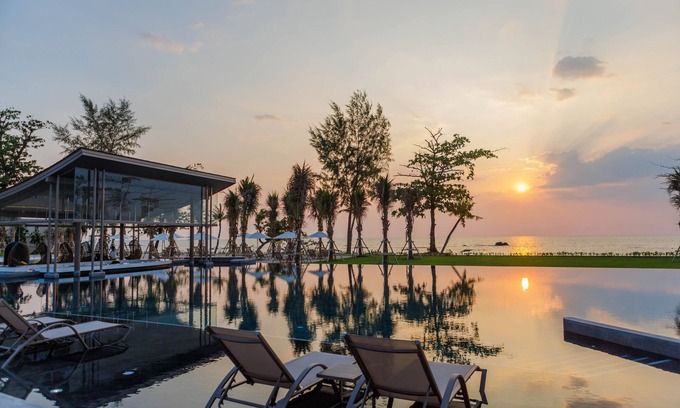 Khuekkhak Hotel | The Little Shore Khao Lak by Katathani