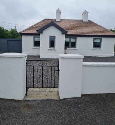 Tyrrellspass House | The Little White House