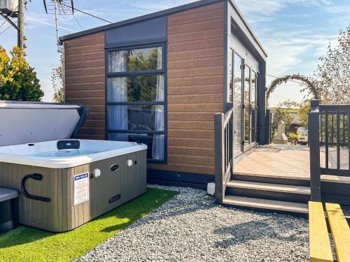 Newton in Furness House | The Lodge Pod