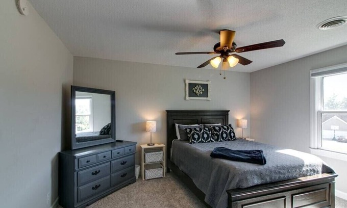 Clarksville House | The Loft 1335 Whitt Ln