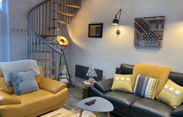 Chesterfield Apartment | The Loft at Hasland - Chesterfield - Free private parking