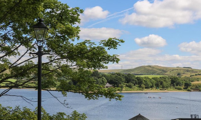 Littleborough Apartment | The Loft at the Lake