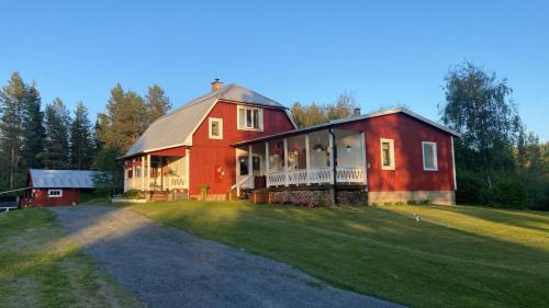 Akerlund Ski Chalet | The Loft into the wild