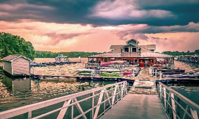 Winchester House | The Love Shack - Waterside Cottage #1 with a DOCK on Tims Ford Lake at Twin Creeks Marina & Resort