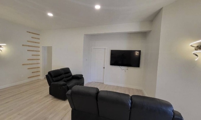 Bonne Terre Apartment | The Lux- Cozy 2-bedroom apartment with AC and WiFi in enjoyable Bonne Terre