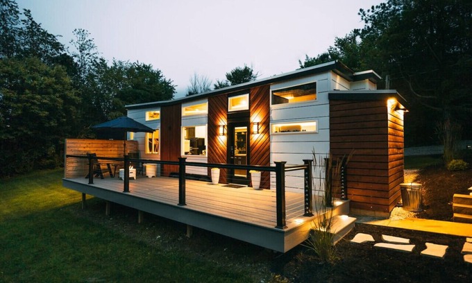 Millersburg House | The Lux - tiny home w/jacuzzi in Berlin