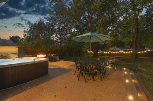 Lexington House | The Luxe Hot Tub10 Min Keenland12 Min Downtown