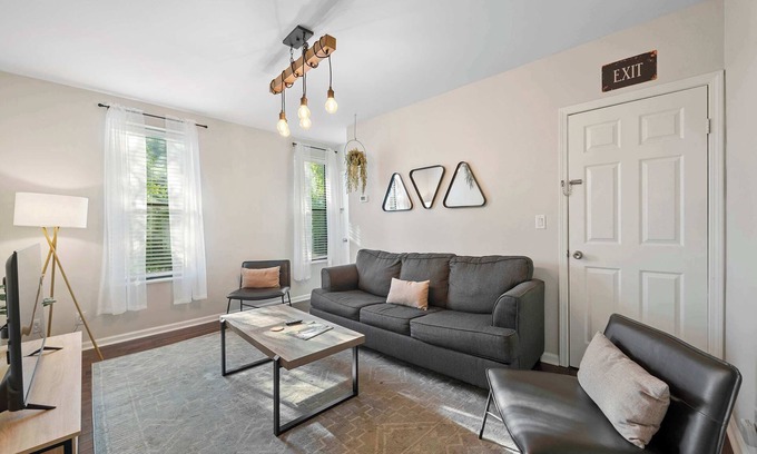 Short North Apartment | The Luxe Pearl Residences 870.5