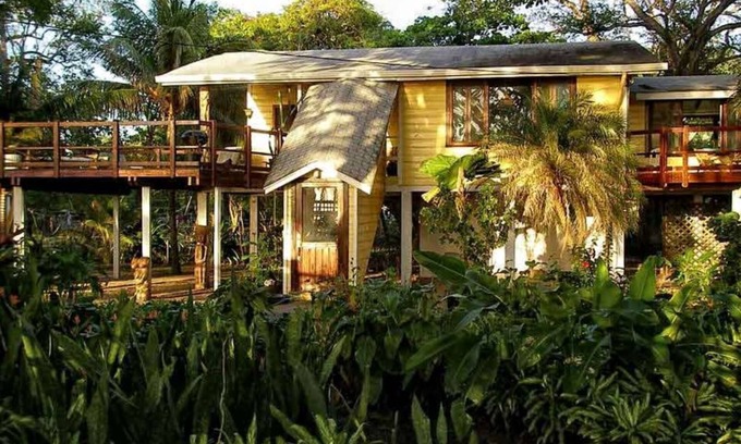 Sandy Bay House | The Mango House 2+2 Tree House A/C 2 Large Decks STEPS 2 The BEACH