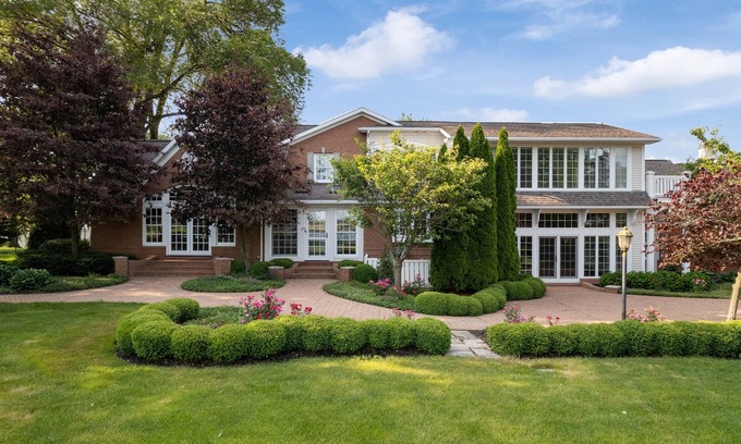 Uniontown House | The Manor at Olde Stone Acres. Sleeps 35. Game House. Pond.