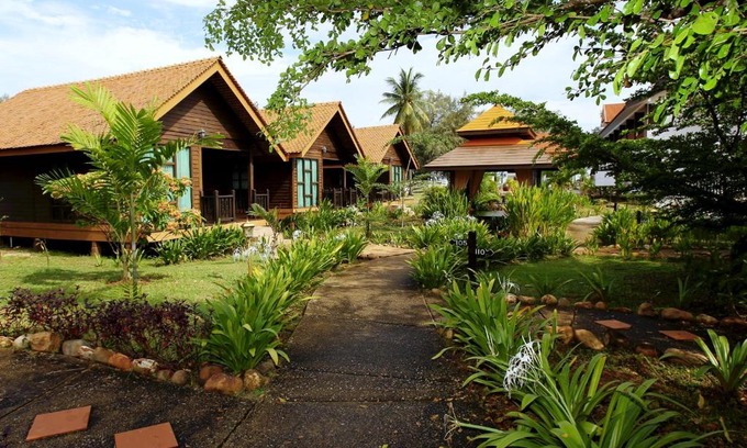 Kampong Raja Resort | The Manor Beach Resort Besut